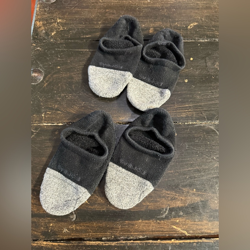 Black no show socks -2 pairs